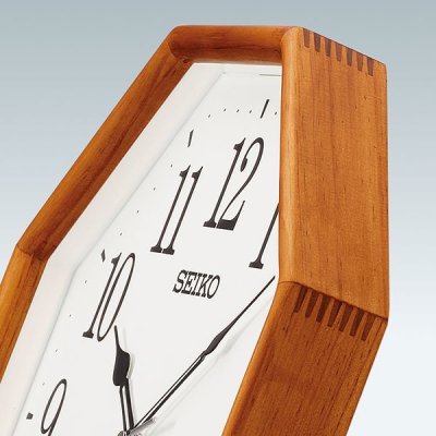 画像2: シンプルな木枠が美しいナチュラルテイストの掛時計（パイン材）