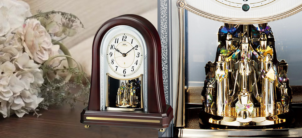 伝統的なフォルムの高級置き時計