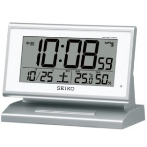 画像: ギフトにおすすめの安心感のある自動点灯タイプのデジタル電波時計