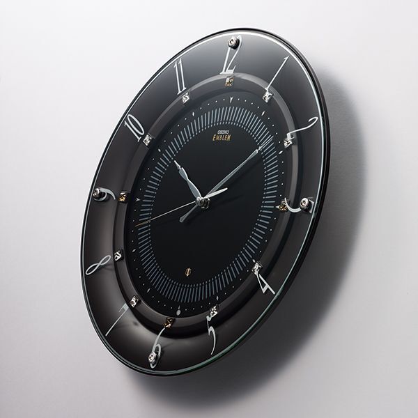 画像: 華やかなアクセントとして住空間に映えるモダンデザイン掛け時計（ブラック）