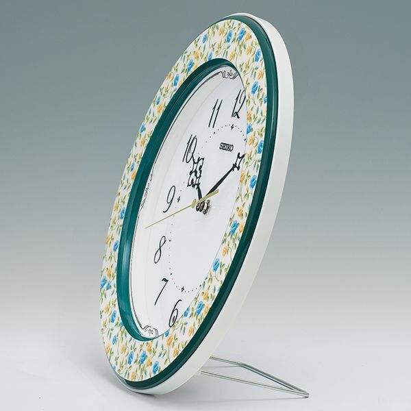 画像: 小花模様をあしらった上品なデザイン掛時計（グリーン）